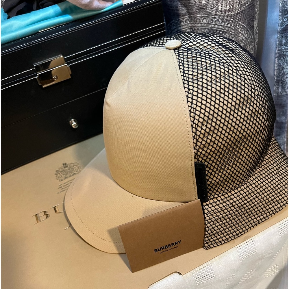 BURBERRY TRUCKER BUCKET HAT
